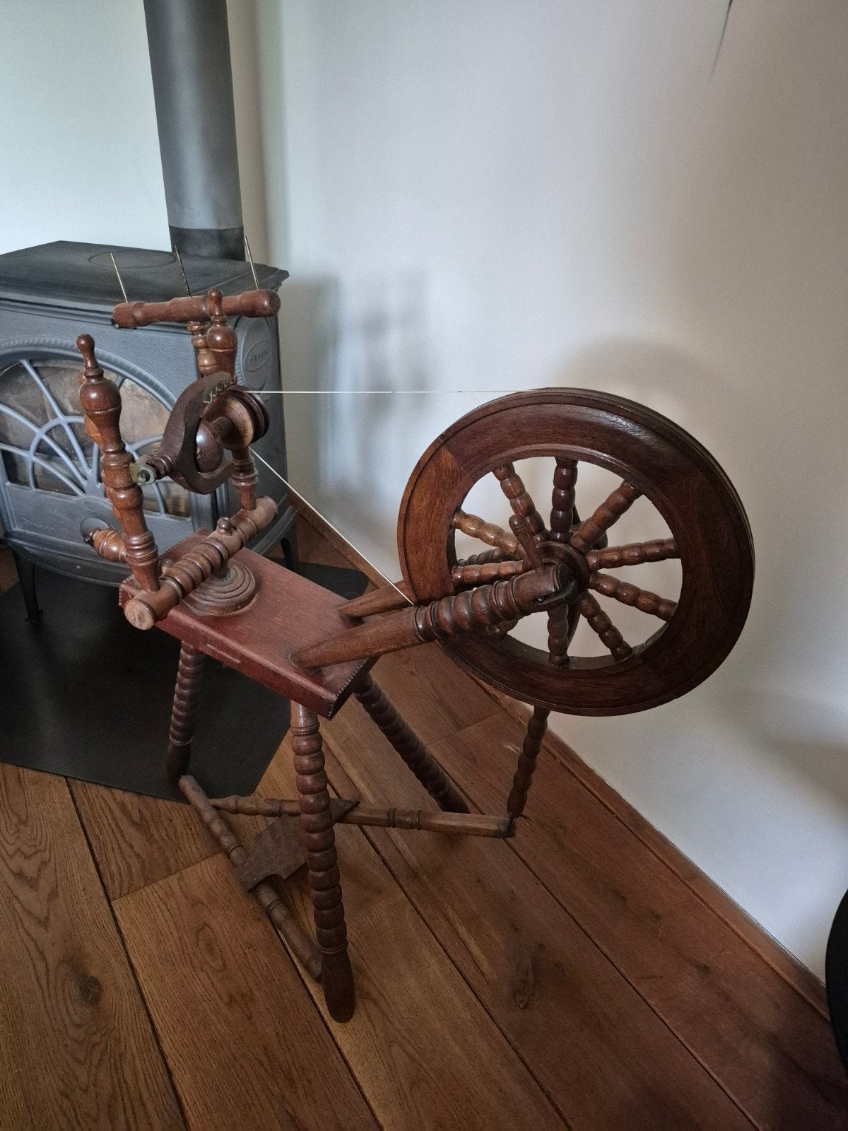 Antiek Spinnewiel - Decoratief en Functioneel, Ophalen, Gebruikt, Spinnewiel