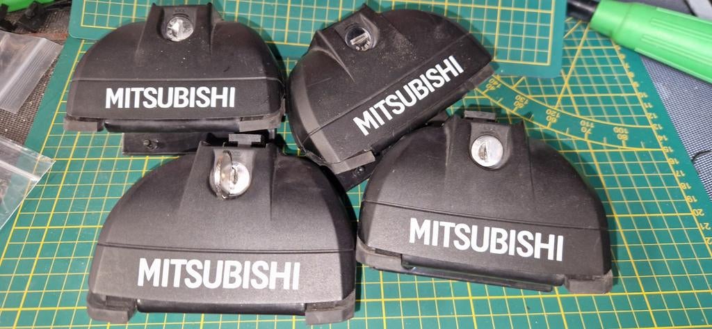 Thule 753 voetenset met mitsubishi kit, Ophalen of Verzenden