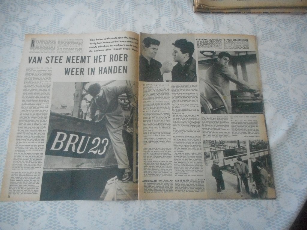 Bruinisse. Schipper Rinus van Stee. Roer in handen. 1962., Verzamelen, Ophalen of Verzenden, 1960 tot 1980, Nederland, Knipsel(s)