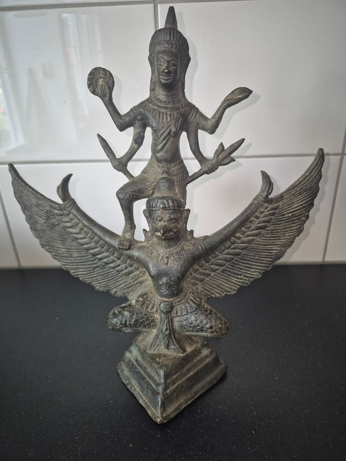Bronzen beeld Vishnu op Garuda - 27 cm hoog, Ophalen of Verzenden, 20 - 50 cm, Beeld, Bruin