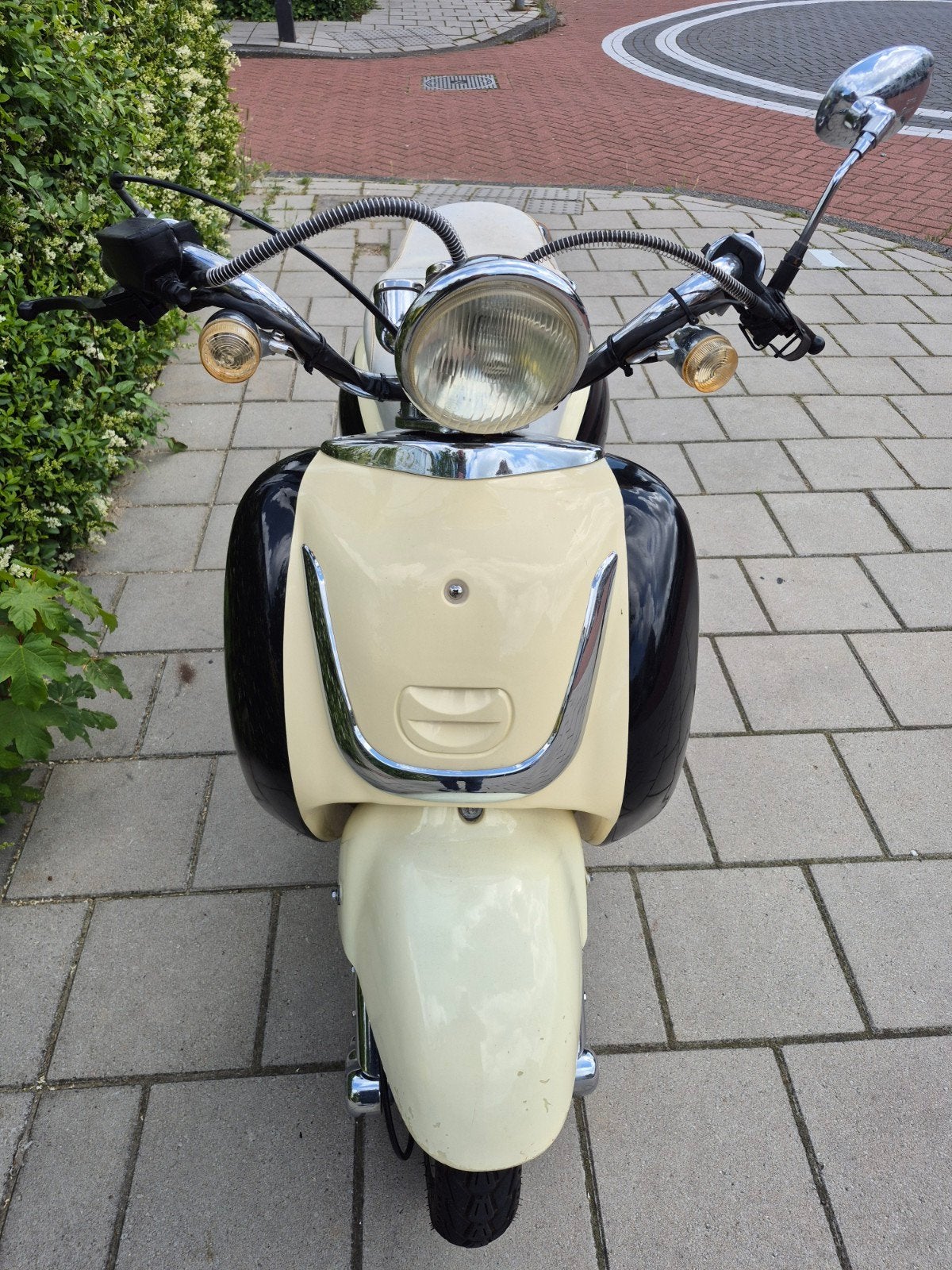 Retro Scooter - Zwart/Crème - Weinig kilometers, Gebruikt, Benzine, Ophalen, Overige merken