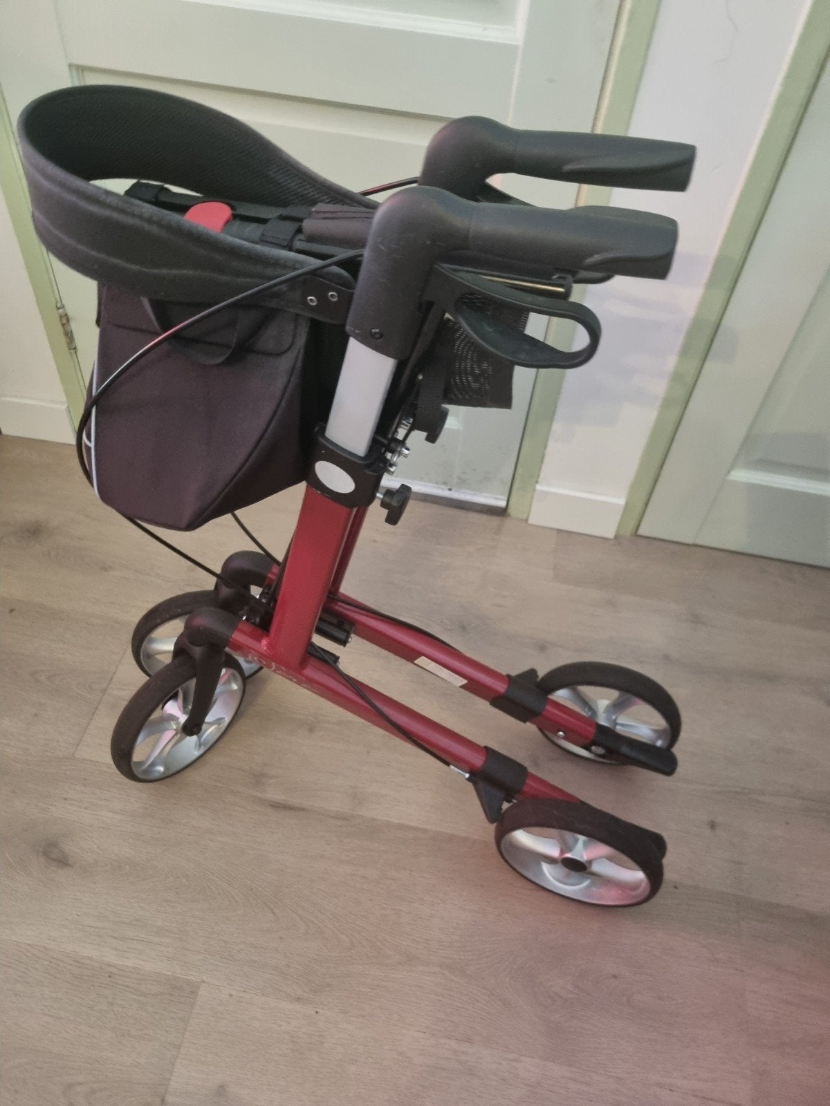 te koop Rollator, Ophalen, Opvouwbaar, Zo goed als nieuw