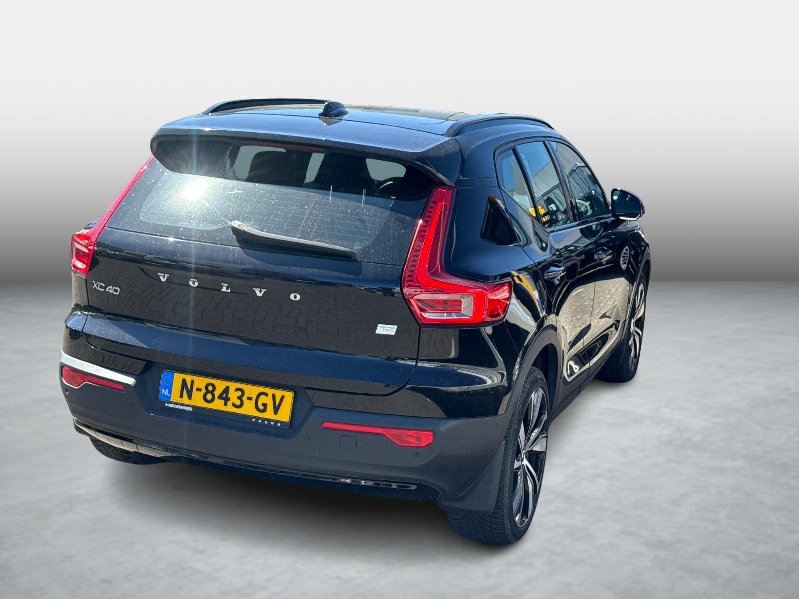 Volvo XC40 Recharge Twin Pro | Trekhaak | Warmtepomp | Panor, Auto's, Volvo, 12 maanden, Stof, Gebruikt, Zwart