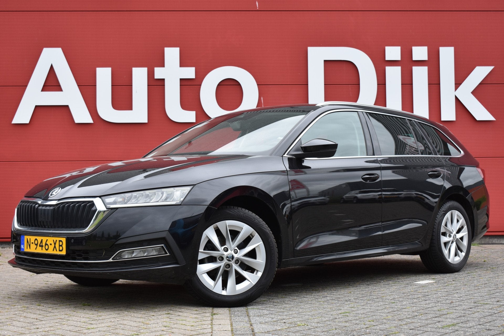 Skoda Octavia Combi 1.0 e-TSI Business Edition LED | Carplay, Stof, Gebruikt, Met garantie (alle), Hybride Elektrisch/Benzine