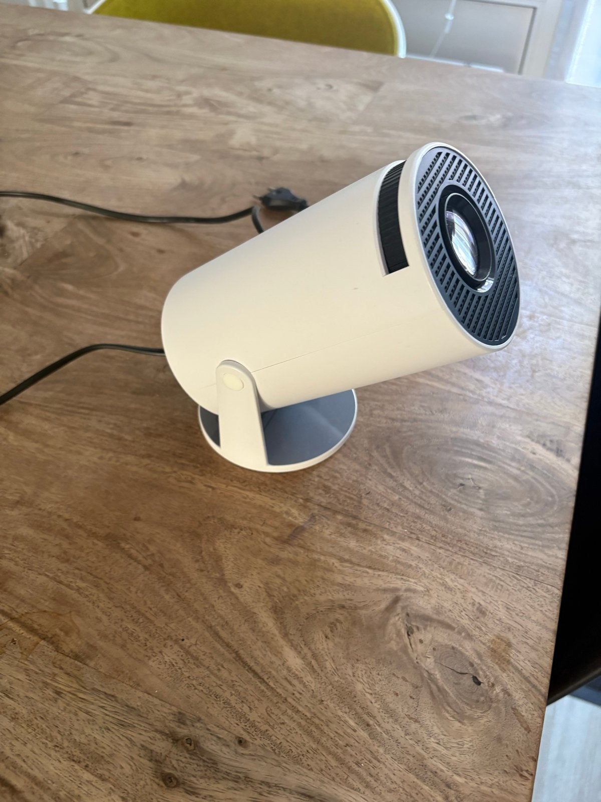 Compacte LED Beamer / Projector - HD Resolutie, Ophalen, Zo goed als nieuw, LED, HD (720)