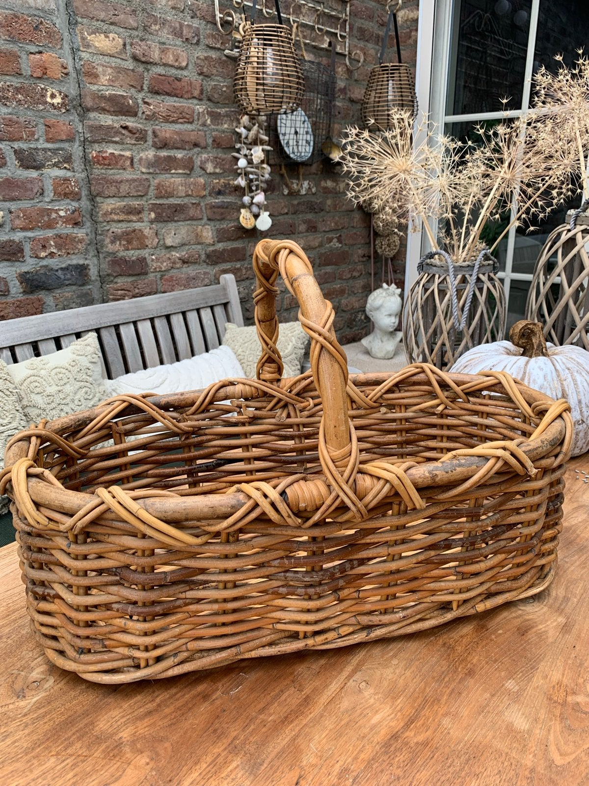 Grote ovale rotan mand met hengsel - decoratief en praktisch, Huis en Inrichting, Ophalen, Gebruikt, Gevlochten, Mand