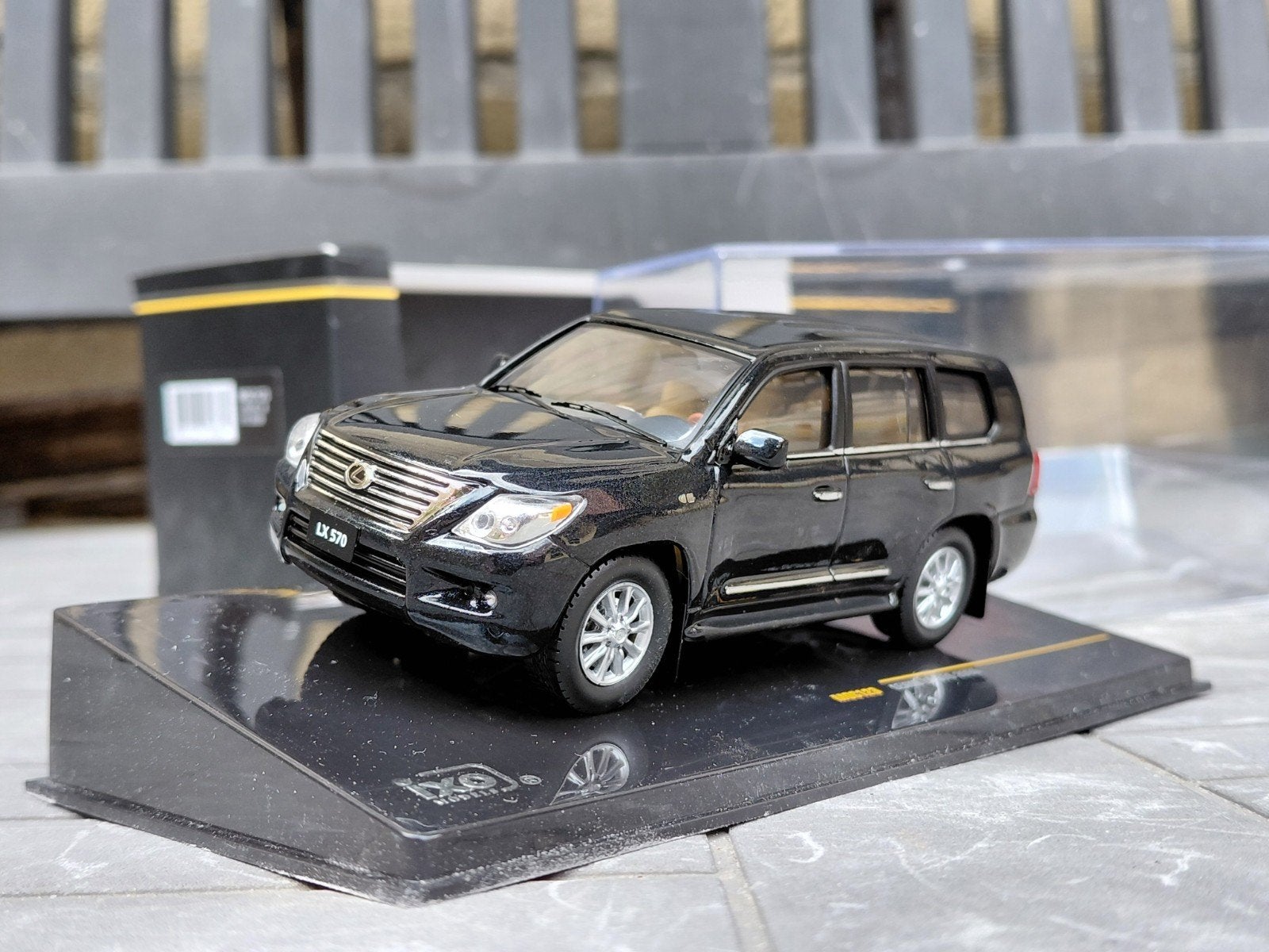 Lexus LX 570 mk3 (URJ200) 2009 zwart 1/43 Ixo Models MOC123, Ophalen of Verzenden, Zo goed als nieuw, Auto, Overige merken