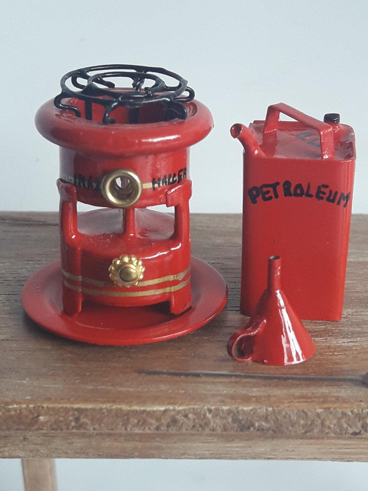 Petroleumstel+kan+trechter, SCHAAL 1:12. Poppenhuis UNICUM, Ophalen of Verzenden, Nieuw, Poppenhuis