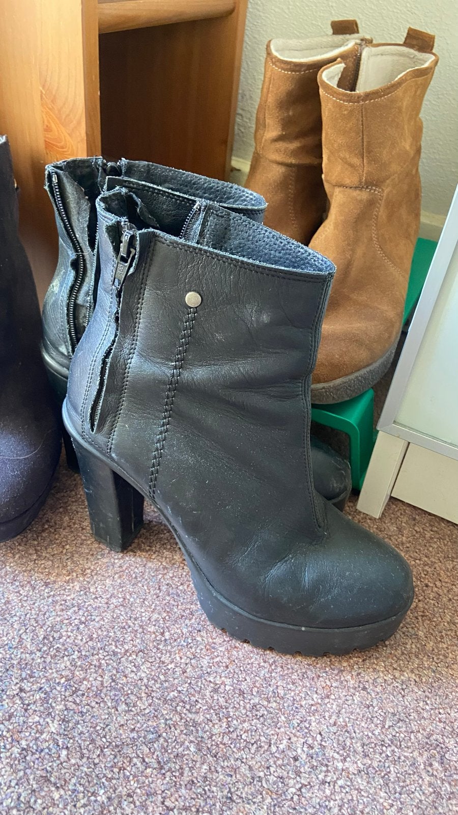 Gratis Zwarte enkellaarsjes met hakken 38, Kleding | Dames, Schoenen, Ophalen, Gedragen, Zwart, Lage of Enkellaarzen