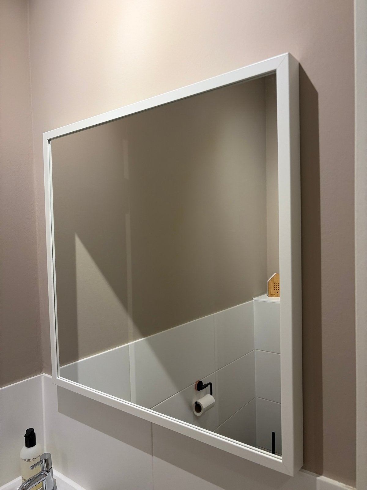 IKEA Spiegel met wit houten frame, Huis en Inrichting, Woonaccessoires | Spiegels, Ophalen, Gebruikt, Minder dan 100 cm, Rechthoekig