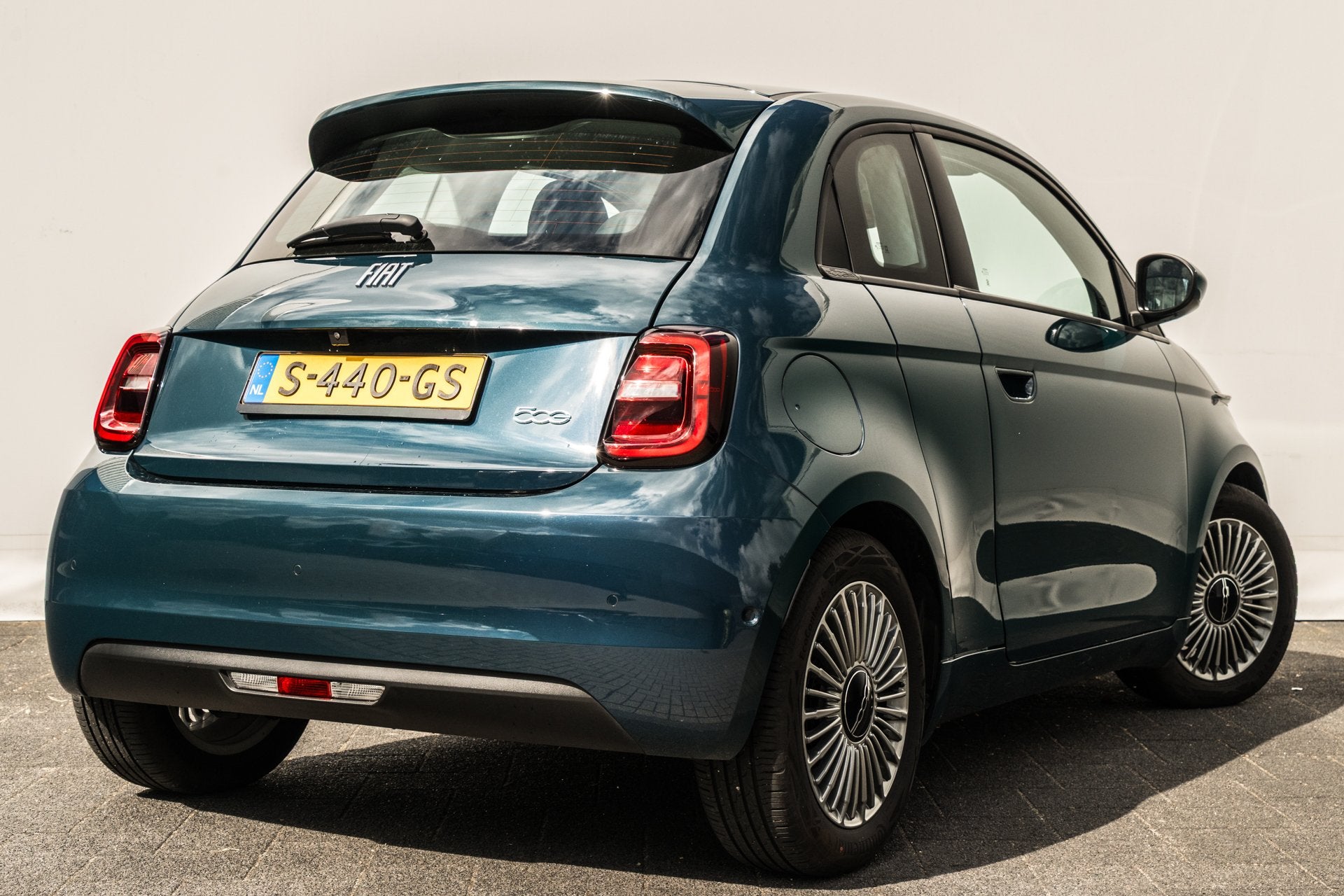 Fiat 500E 3+1 La Prima 42 kWh | LED | Carplay | 7.728 Km! |, Auto's, Fiat, Zwart, 4 stoelen, 229 min, Autotrust
