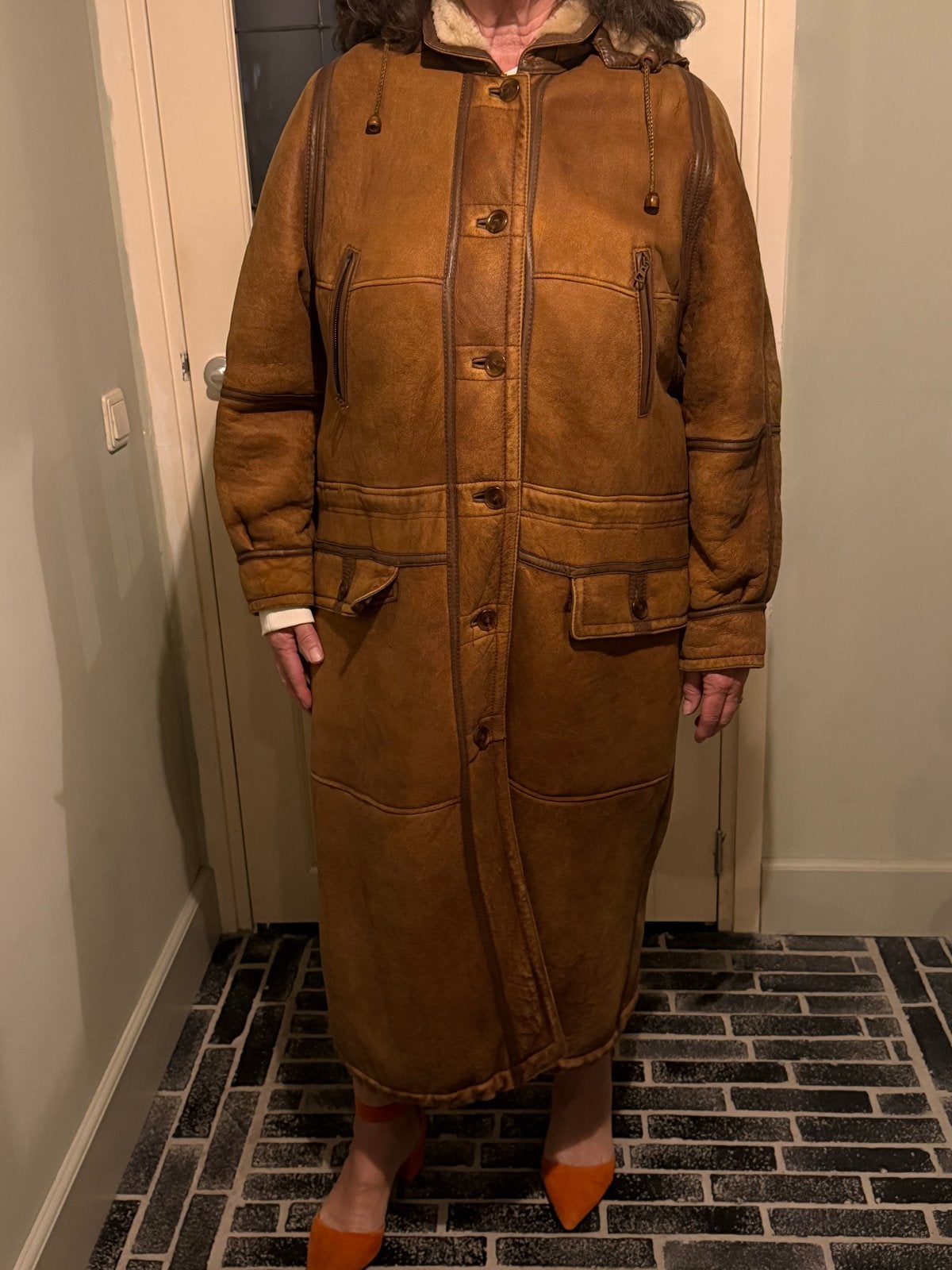 Mooie lange lammy coat met afritsbare capuchon, Ophalen of Verzenden, Gedragen, Maat 42/44 (L), Bruin