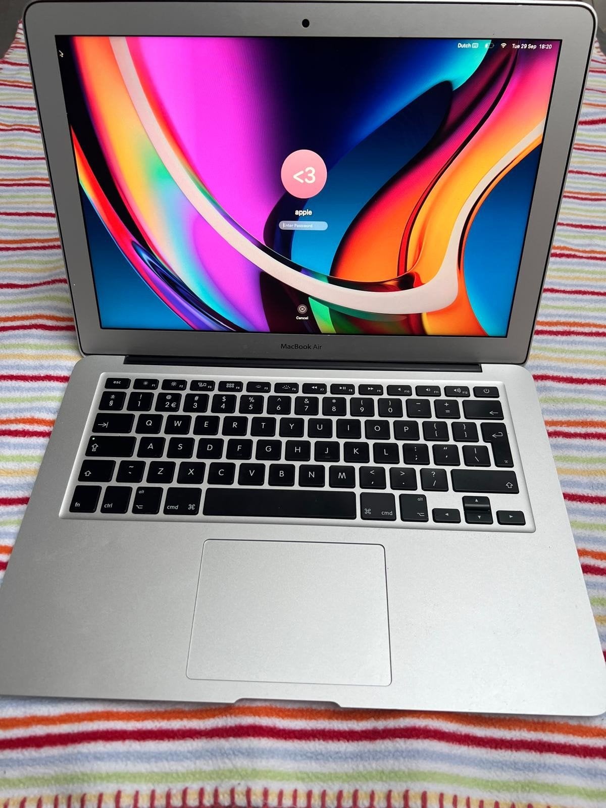 Foto 2 van MacBook Air 2017 13 inch - i7 Snel en Betrouwbaar