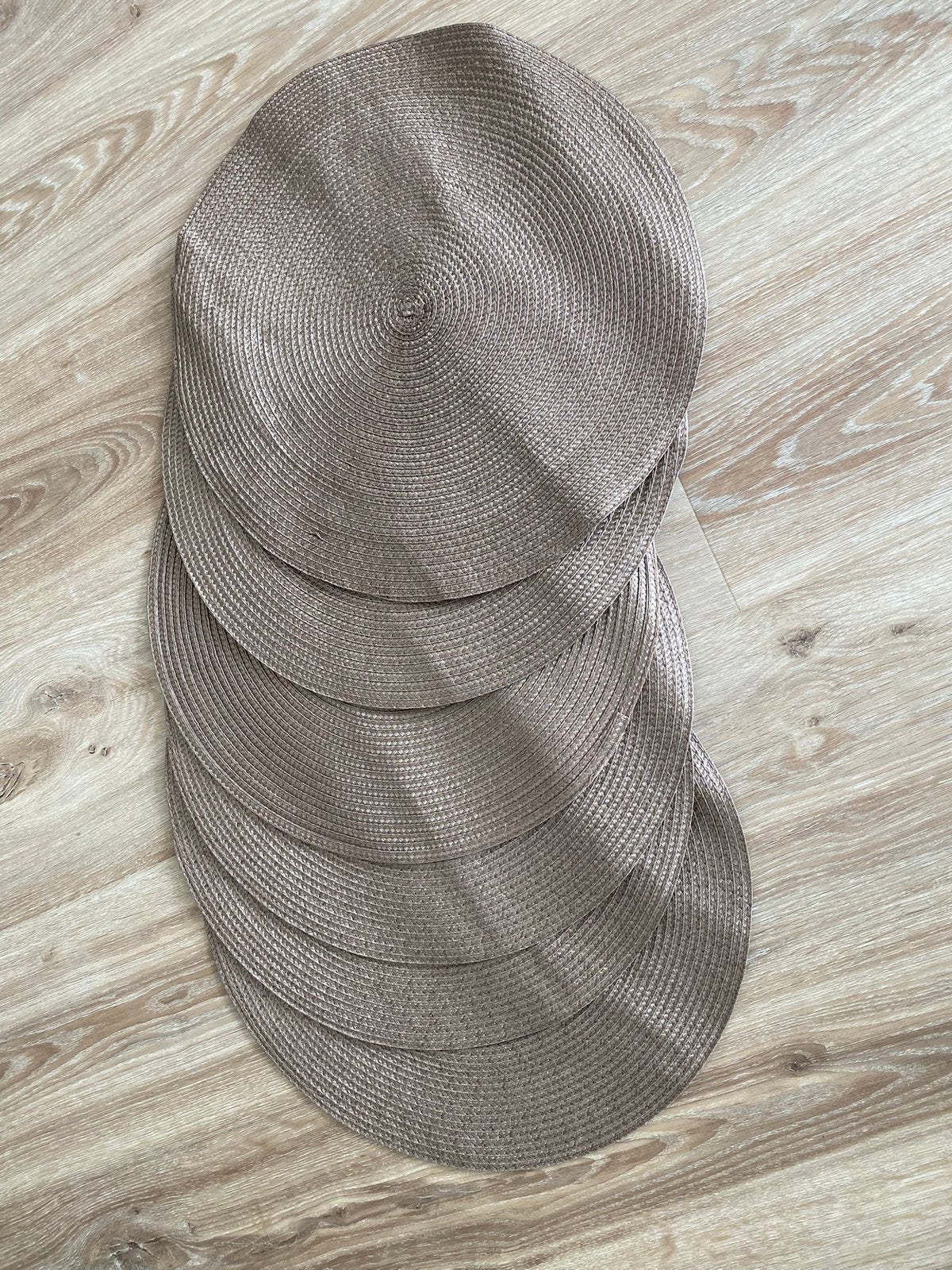 6x Taupe Kleurige Ronde Placemats H&M Home ZGAN!, Overige typen, Ophalen of Verzenden, Zo goed als nieuw, Bruin