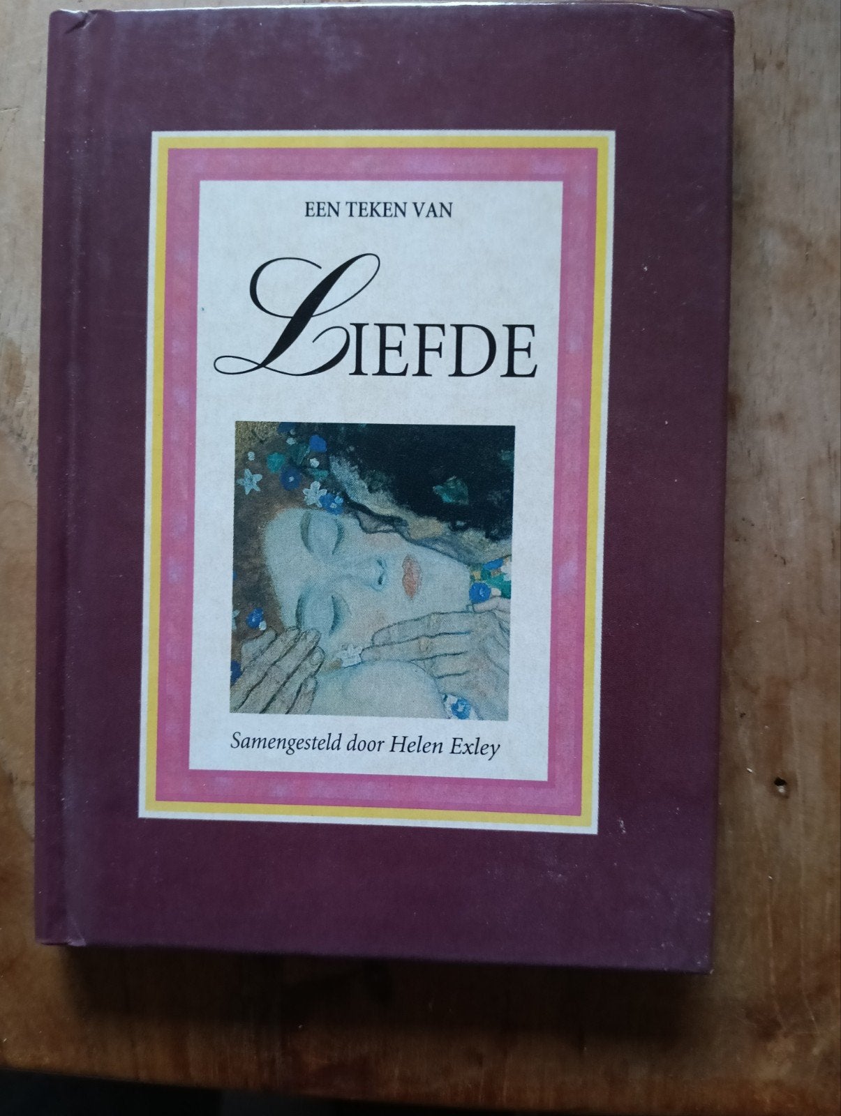 Een teken van Liefde - Samengesteld door Helen Exley, Boeken, Ophalen of Verzenden, Gelezen, Helen Exley