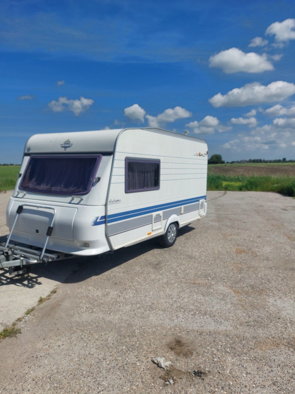 Zeer nette hobby caravan met fietsendrager en voortent, Rondzit, Hobby, Particulier, Tot en met 4