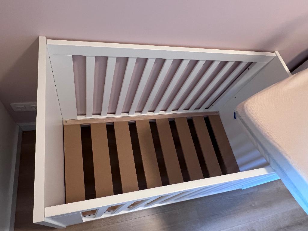 Crib baby bed ledikant white, Kinderen en Baby's, Babywiegjes en Ledikanten, Ophalen, Zo goed als nieuw, Ledikant
