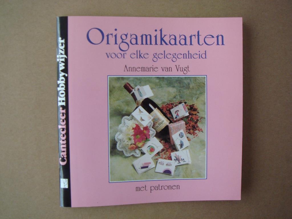 Boek Origamikaarten door Annemarie van Vugt, Ophalen of Verzenden, Zo goed als nieuw, Overige thema's, Overige typen