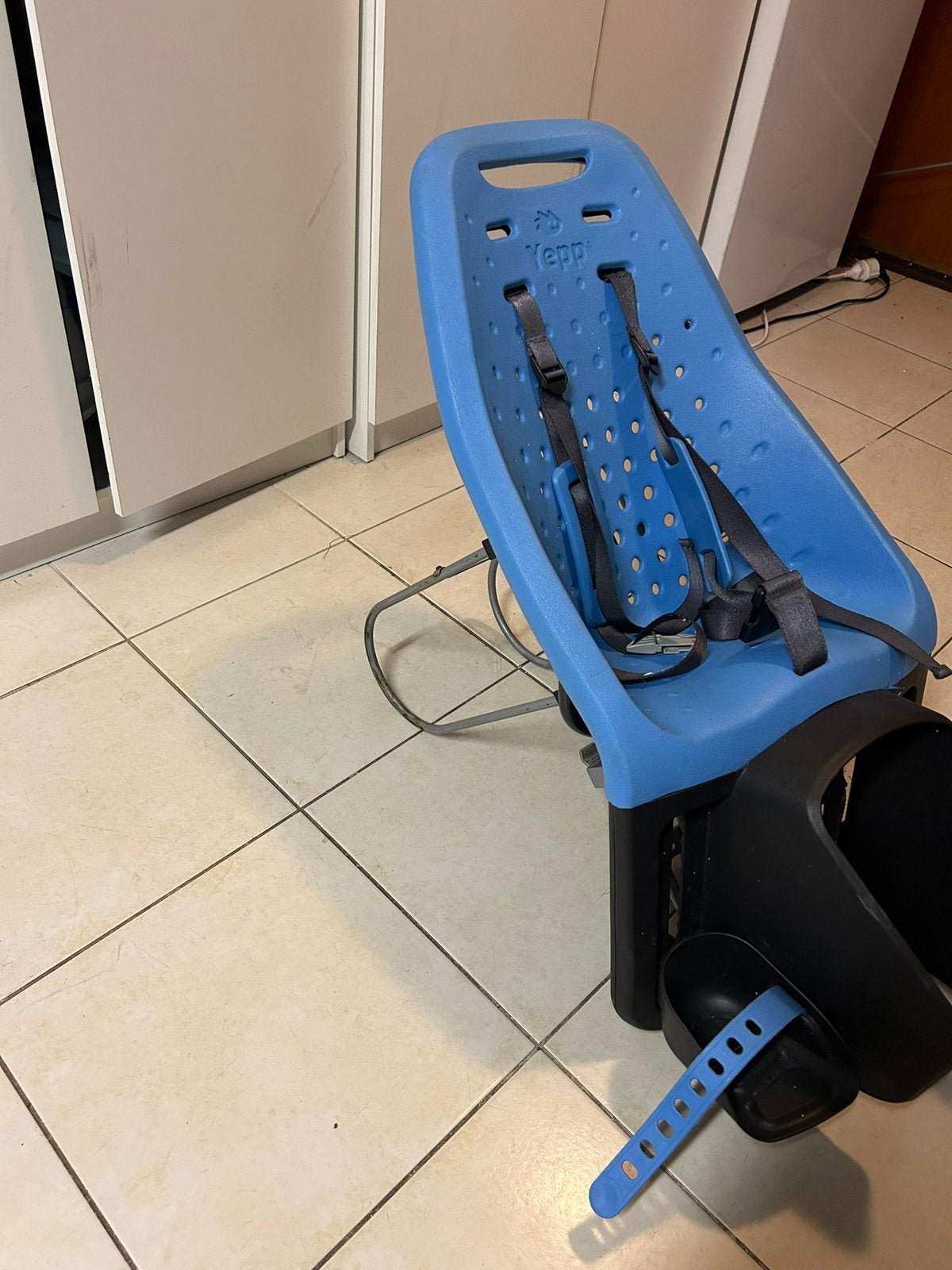 Thule Yepp Maxi kids stoel + base, Fietsen en Brommers, Ophalen of Verzenden, Zo goed als nieuw