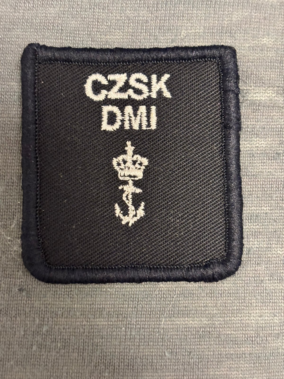5x5 borst embleem CSZK DMI, Verzenden, Marine, Nederland, Embleem of Badge