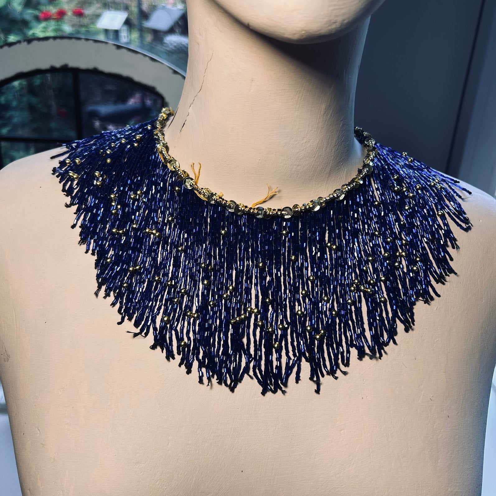 Kralen kraag / ketting blauw goudkleurig 49 cm, Overige materialen, Gebruikt, Blauw, Ophalen of Verzenden
