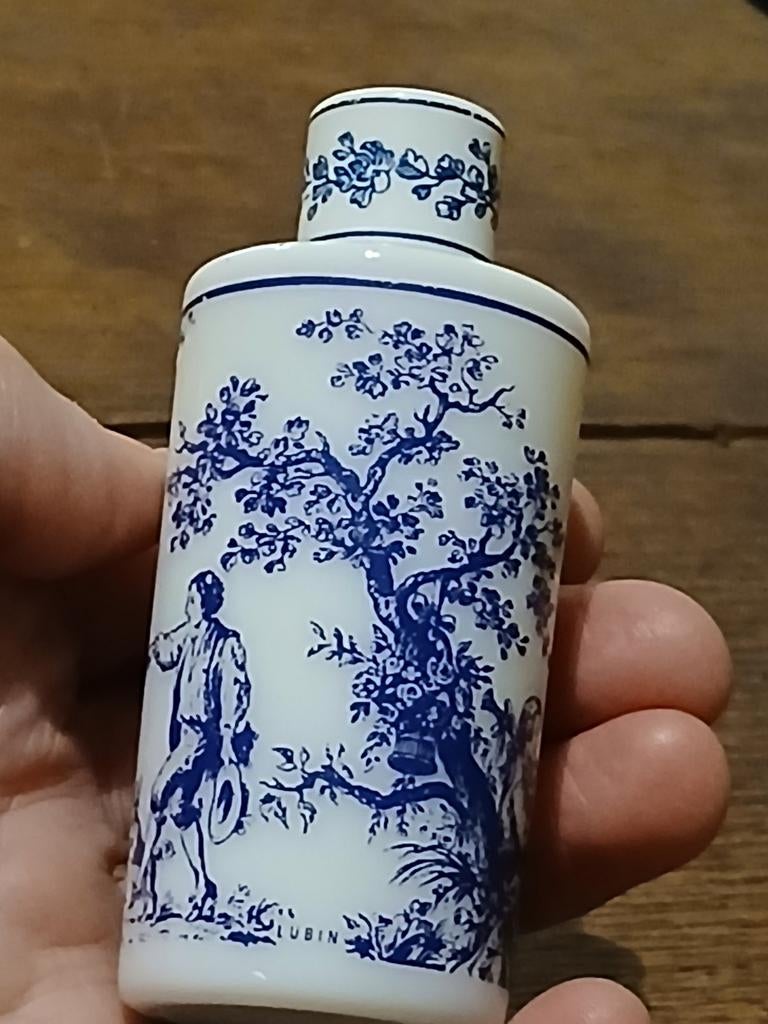 OUD LUBIN PARFUMFLESJE (OPALINEGLAS) HG 9.3 CM., Verzamelen, Parfumverzamelingen, Ophalen of Verzenden, Gebruikt, Parfumfles