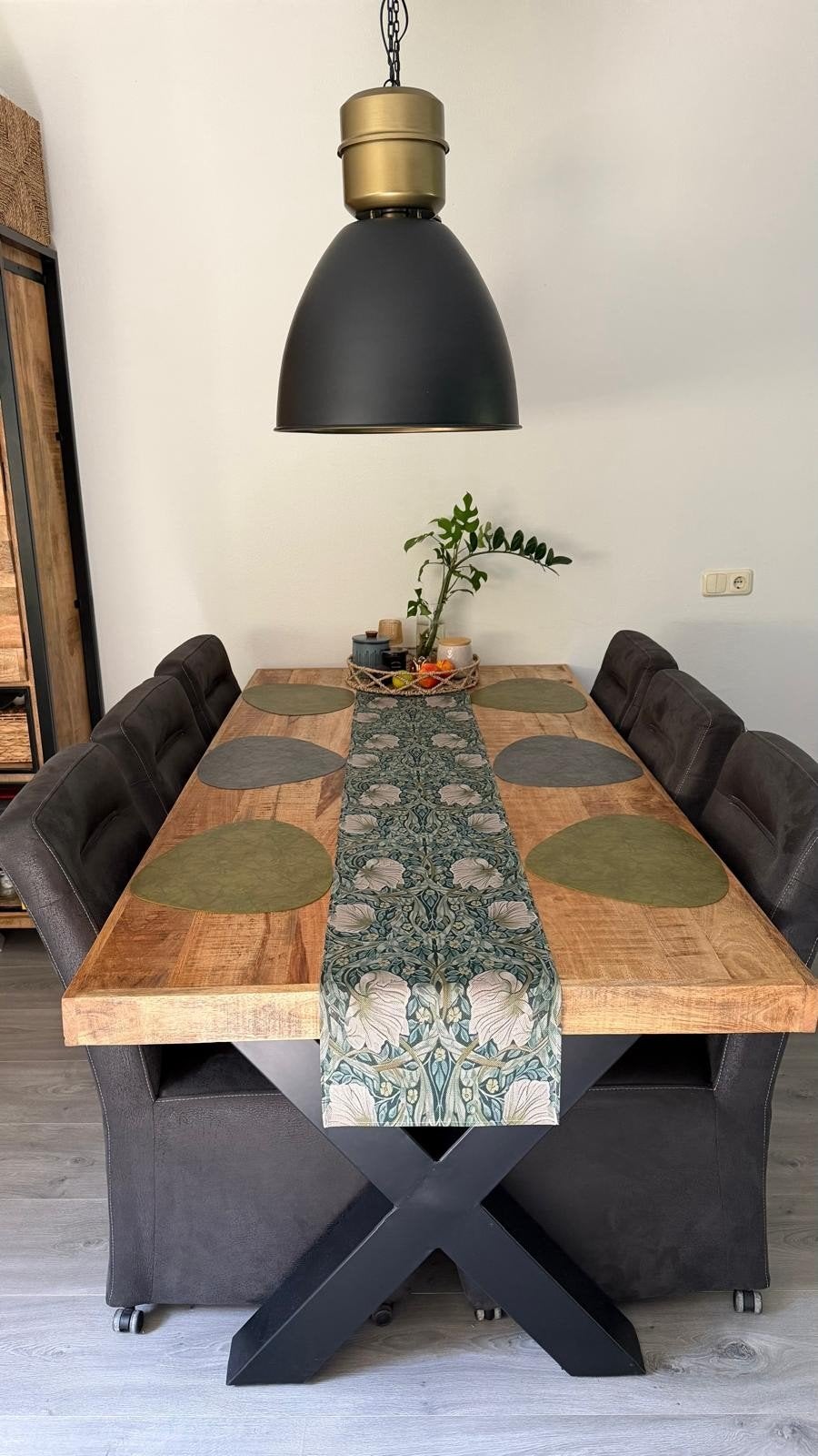 Industriele eettafel Mangohout, Ophalen, Zo goed als nieuw, 4 tot 6 stoelen
