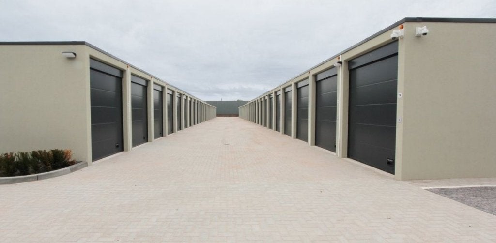 Te Huur Bedrijfsunit/Garagebox in Heemstede €350,- ex BTW .