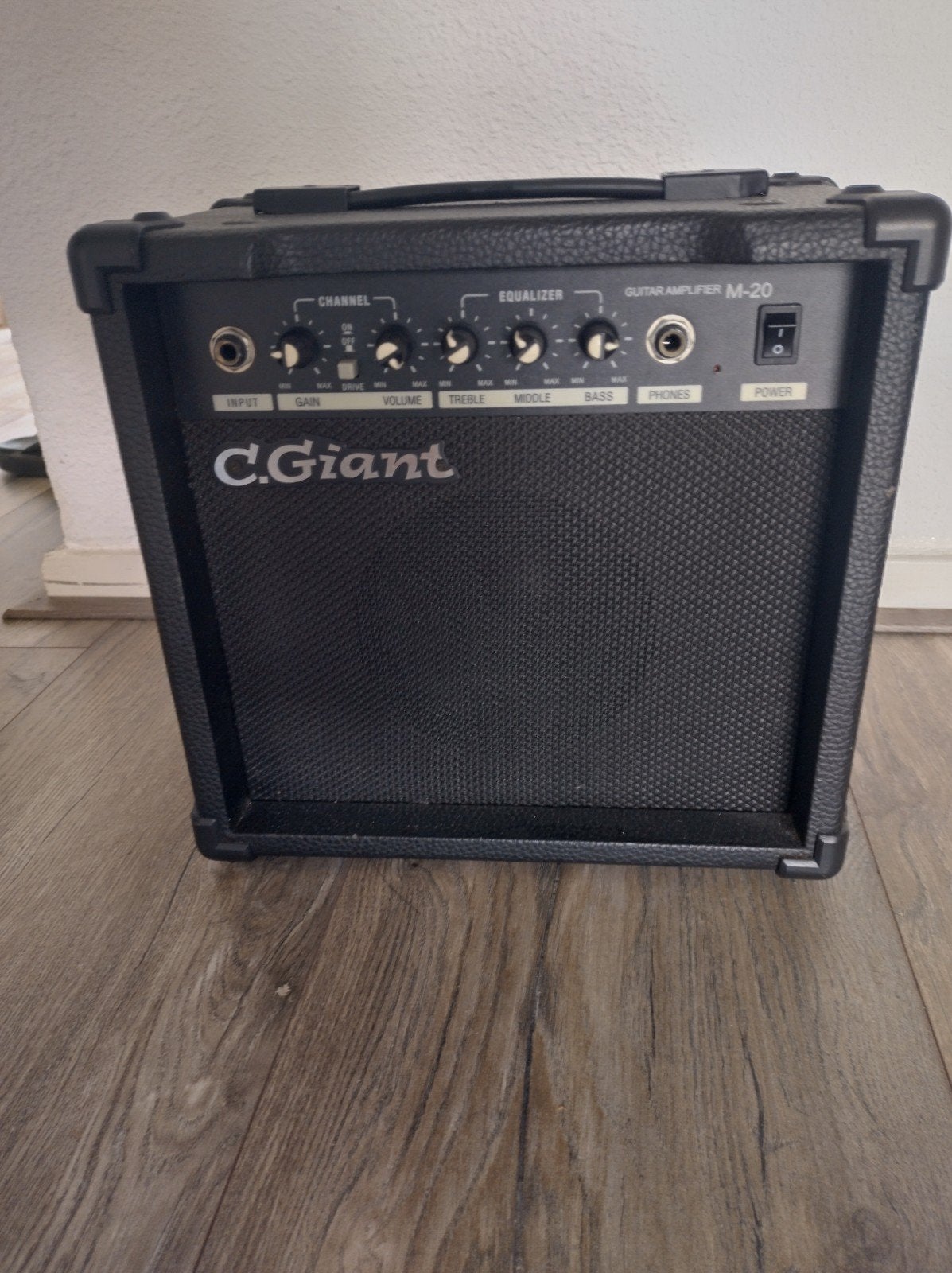 C.Giant Gitaarversterker 27W - Compact en Krachtig, Muziek en Instrumenten, Versterkers | Bas en Gitaar, Ophalen