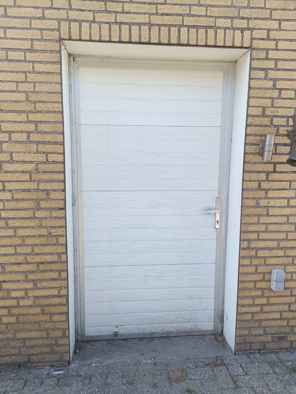 Witte garagedeur met kozijn, Ophalen, Gebruikt, 80 tot 100 cm, Garagedeur