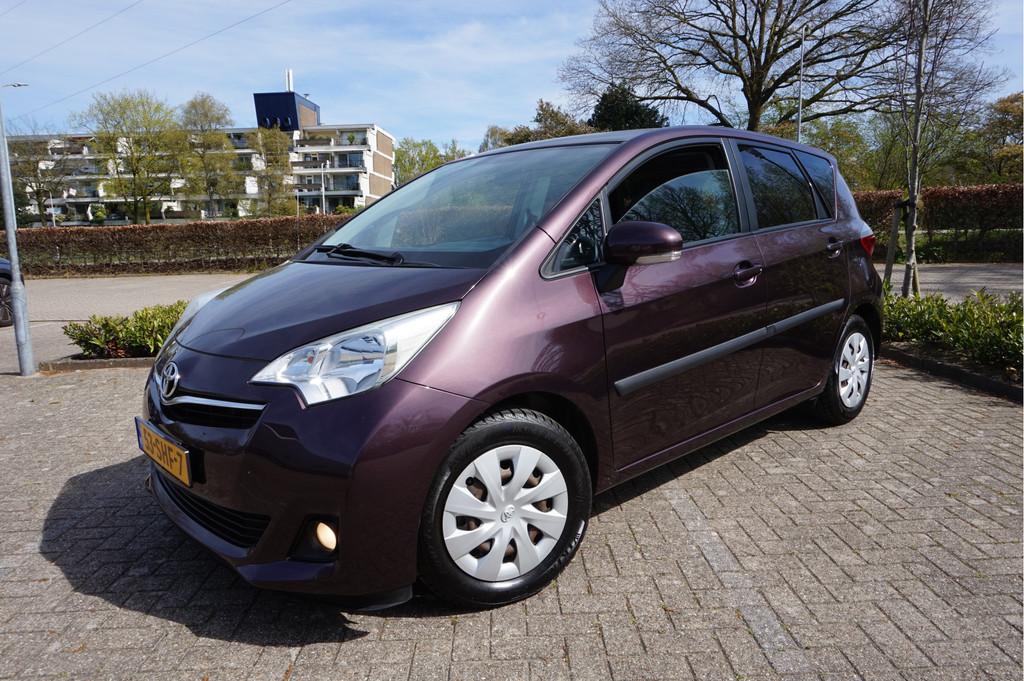 Toyota Verso-S AUTOMAAT 1.3 VVT-i Aspiration (bj 2011), Auto's, Toyota, Euro 5, 101 pk, Gebruikt, Bedrijf