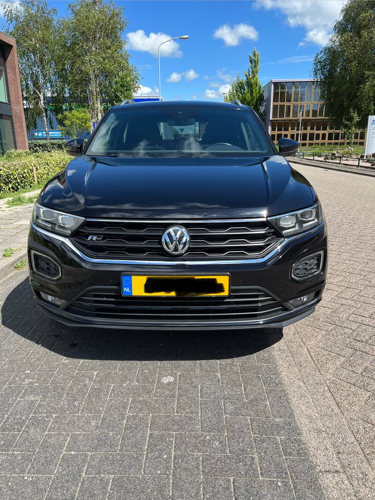 VW T-ROC 1.5 Sport Bus. R line (NL Auto + dealeronderhouden), 15 km/l, 1498 cc, 4 cilinders, Zwart