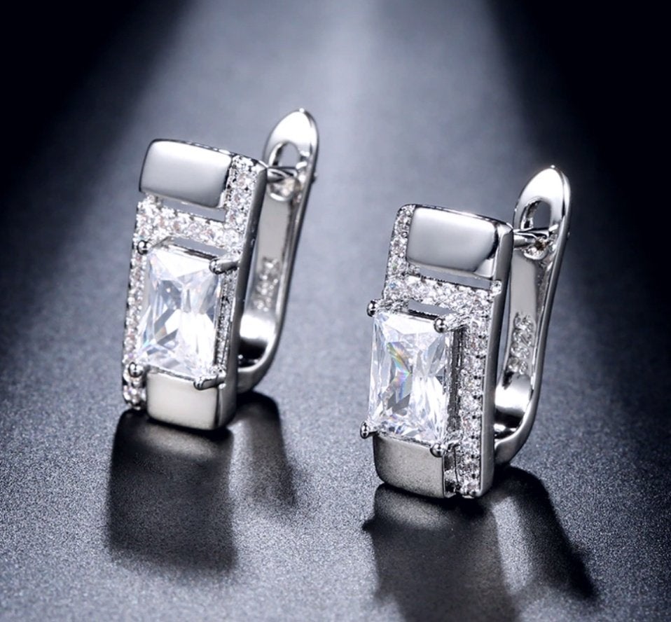 Luxe 925 sterling zilveren oorbellen met zirkonen, Nieuw, Ophalen of Verzenden, Met edelsteen, Knopjes of Stekers