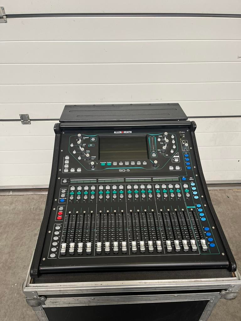 Allen & Heath SQ5, incl. flightcase, Muziek en Instrumenten, Ophalen, Zo goed als nieuw, 20 kanalen of meer