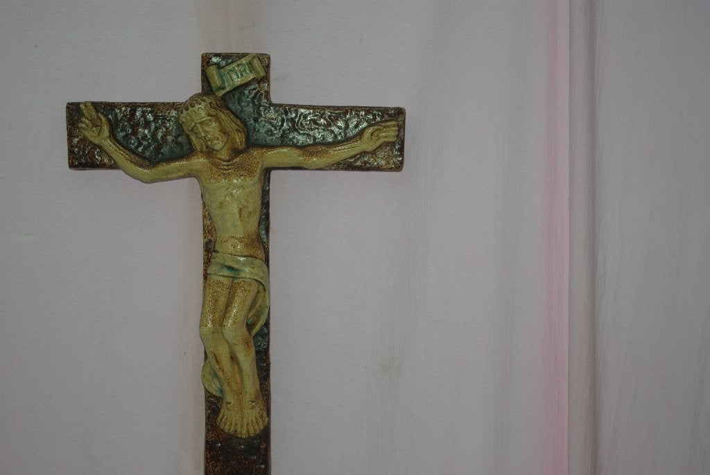 Kruisbeeld met christus / Emaille kruis, Ophalen