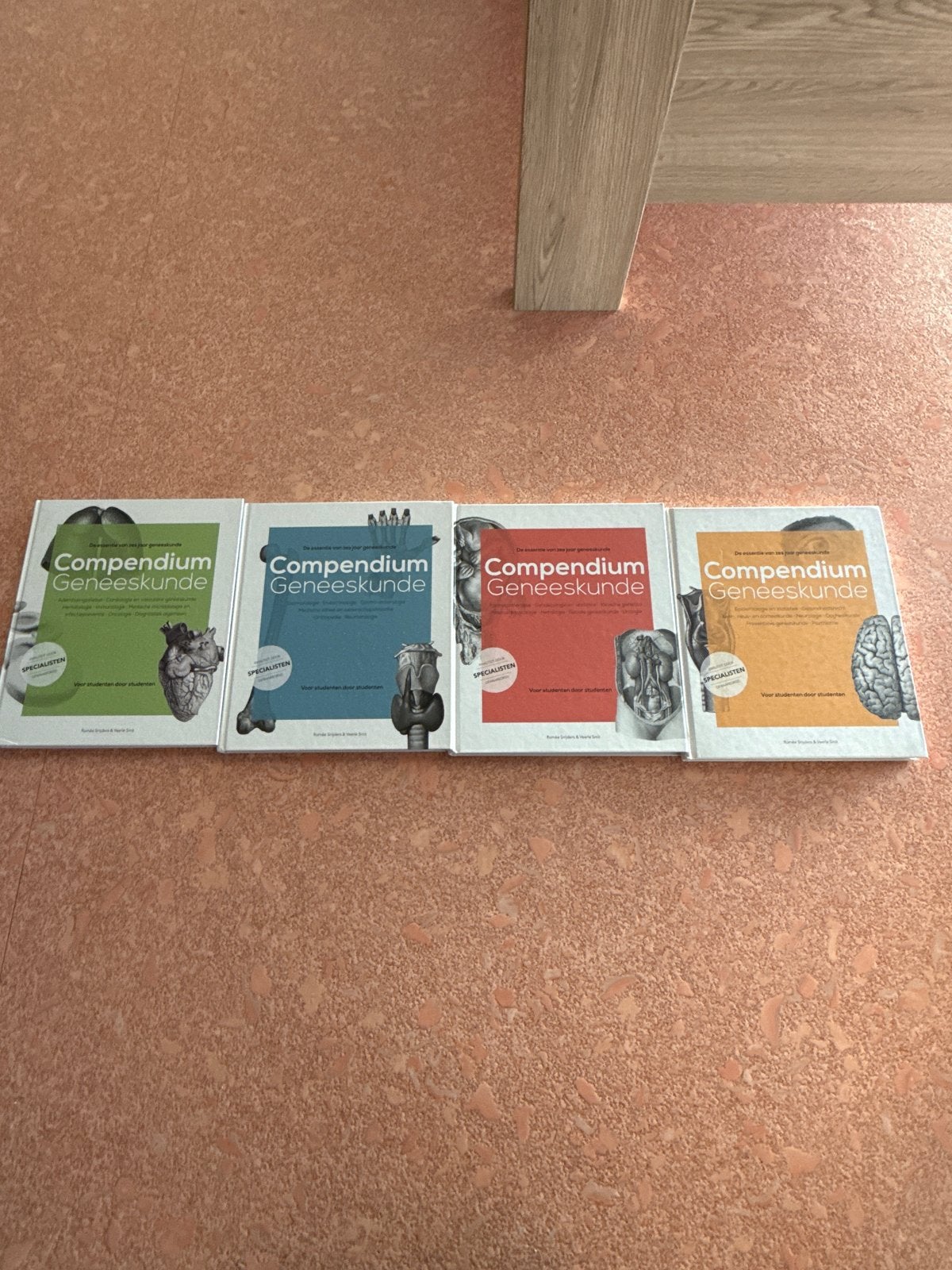 Compendium Geneeskunde deel 1-4 - Zo goed als nieuw, Boeken, Ophalen of Verzenden, Beta, Zo goed als nieuw, WO