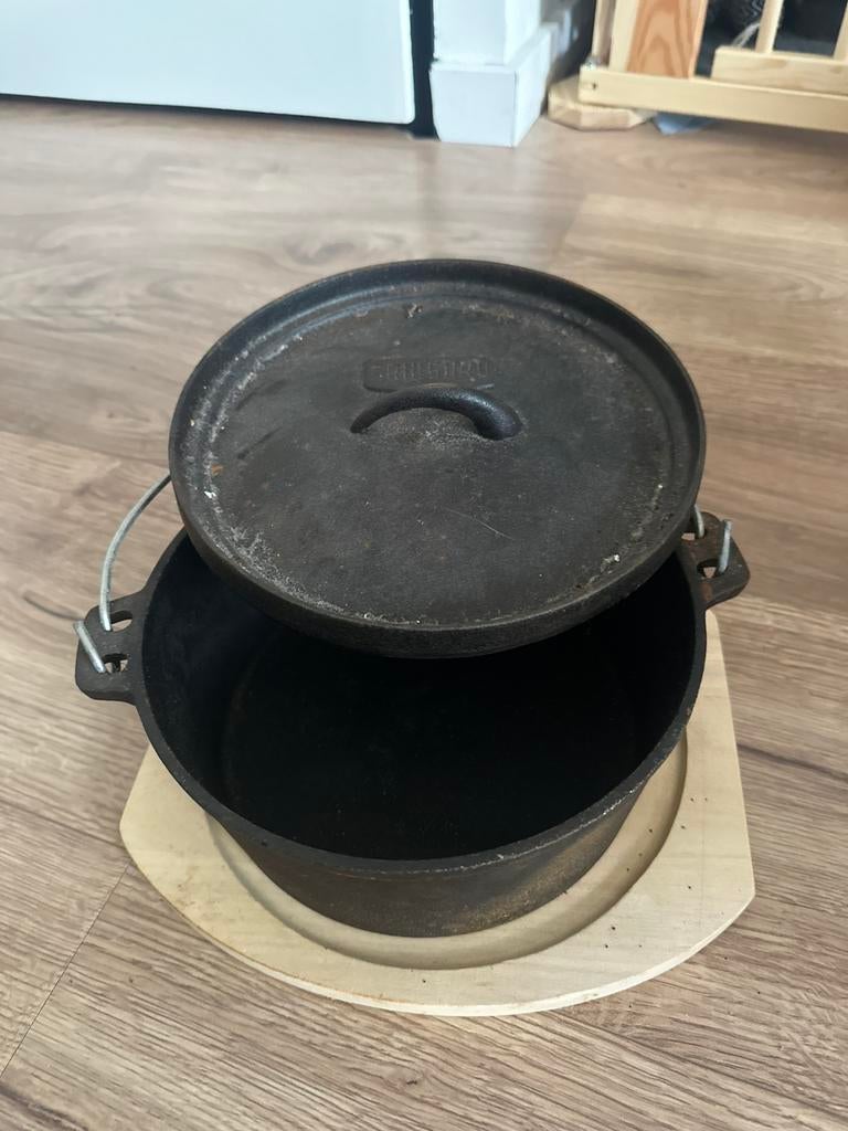 Grill guro dutch oven, Ophalen, Zo goed als nieuw, Gietijzer