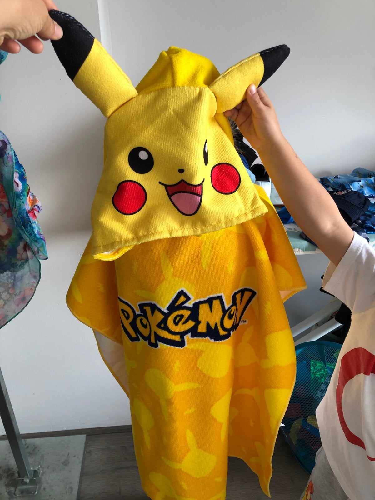 Pokémon Pikachu Poncho Handdoek - Zo goed als nieuw, Overige merken, Geel, Overige typen, Ophalen of Verzenden