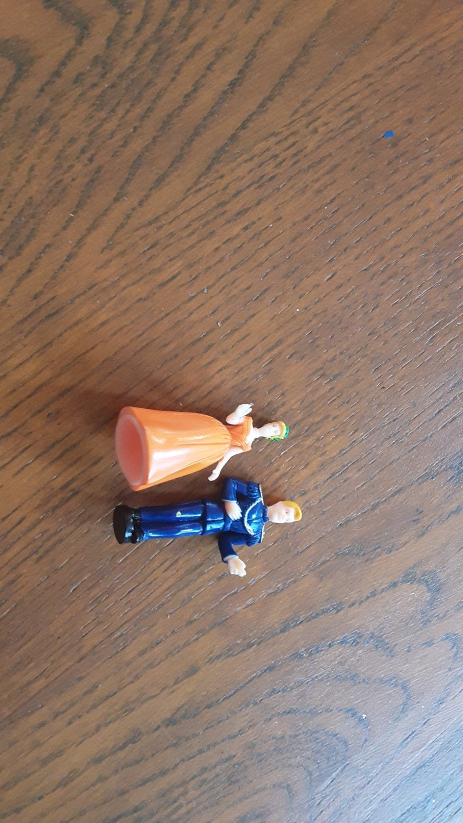 2 kleine poppetjes - man en vrouw, Ophalen of Verzenden