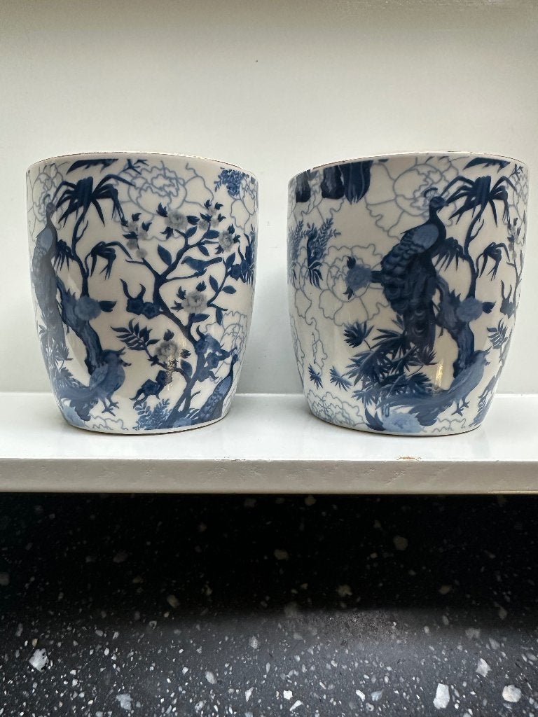 Twee koffiemokjes, Ophalen of Verzenden, Aardewerk, Overige stijlen, Kop(pen) en/of Schotel(s)