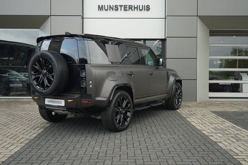 Land Rover Defender 110 4.4 P635 Octa | Koelvak | Elektrisch, Auto's, 12 maanden, Gebruikt, 4395 cc, Leder