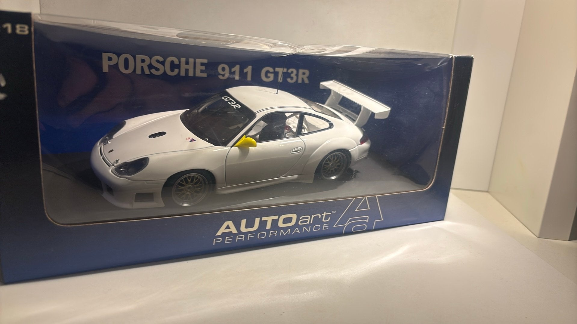 Porsche 911 GT3R white autoart 1.18