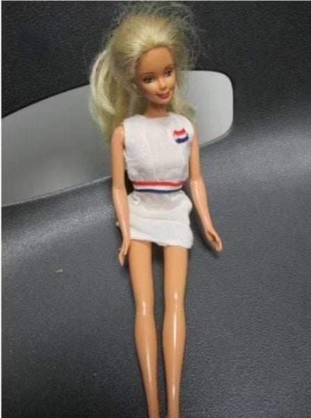 VINTAGE BARBIE met JURKJE INDONESIA, Verzenden, Gebruikt, Fashion Doll