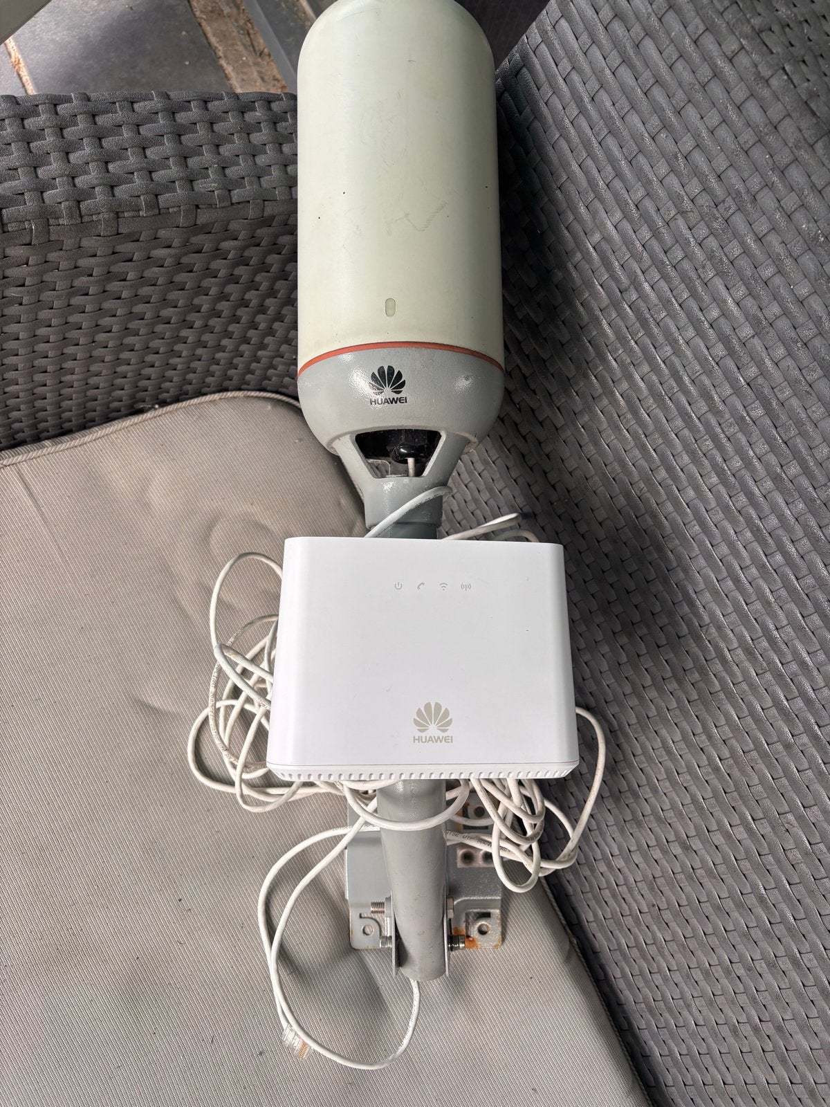 Huawei B2368-66 LTE Router met buitenantenne, Computers en Software, Routers en Modems, Gebruikt, Router met modem, Ophalen of Verzenden