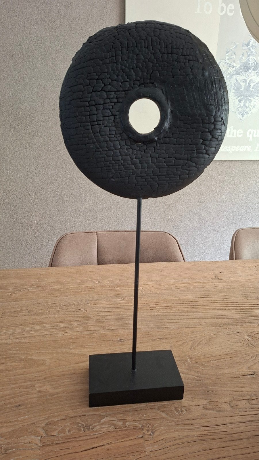 Decoratief zwart ornament op voet, Ophalen, Hout, Zwart, Zo goed als nieuw