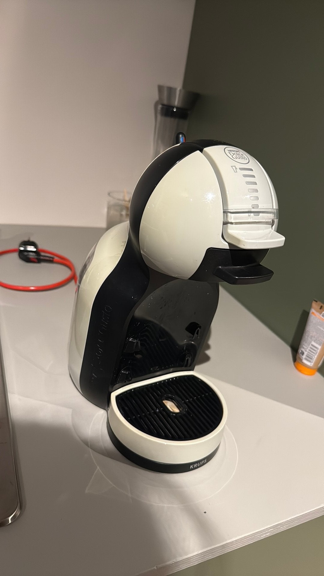 Dolce gusto, Witgoed en Apparatuur, Koffiezetapparaten, Ophalen, Afneembaar waterreservoir, Gebruikt, Koffiemachine