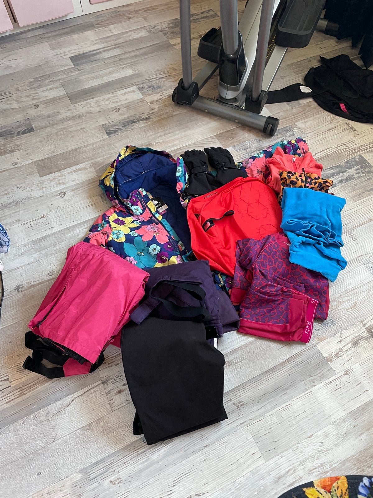 Skikleding pakket mt 152 burton protest brunotti ea merken, Sport en Fitness, 140 tot 160 cm, Gebruikt, Kleding, Skiën