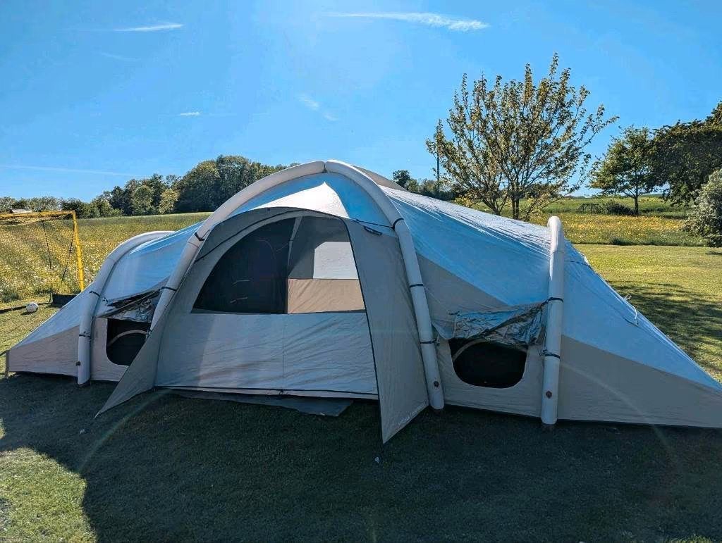 Opblaasbare tent 8 persoons, 4 slaapruimtes, Fresh & Black, Ophalen, Zo goed als nieuw, Meer dan 6