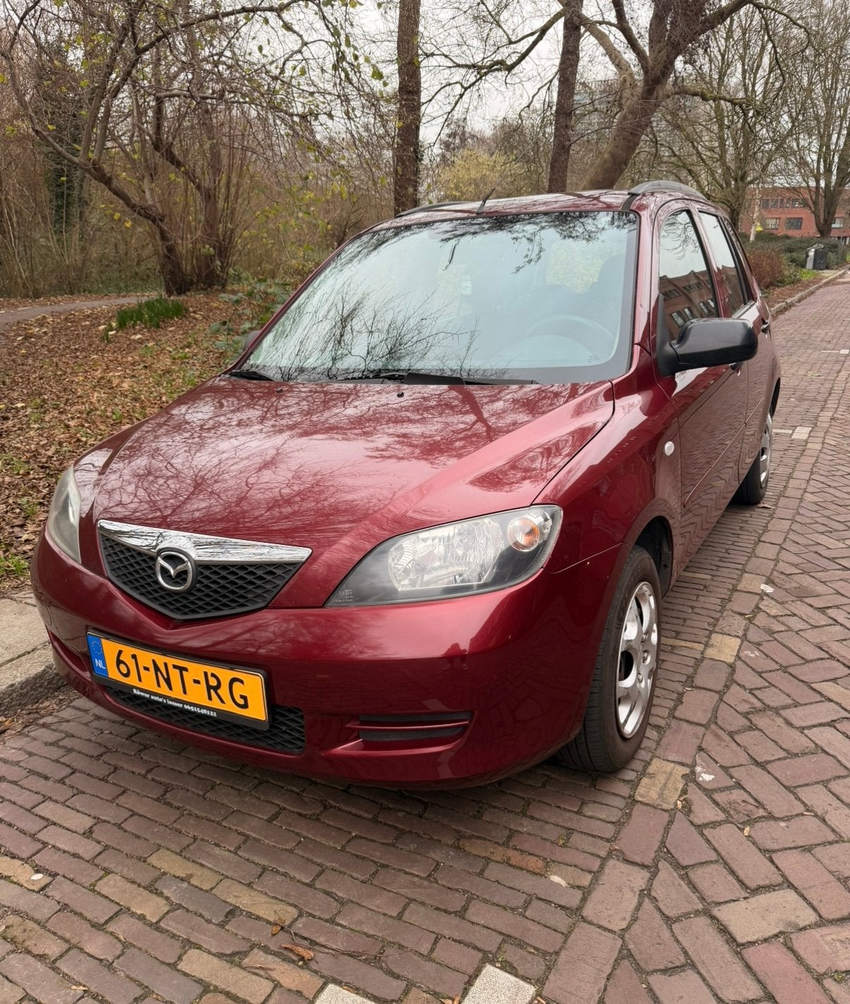 Mazda 2 1.4 16V 2004 Rood, Voorwielaandrijving, 1025 kg, 40 €/maand, Zwart