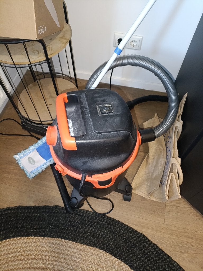 Stofzuiger nat en droog met herbruikbare zak Black Decker, Witgoed en Apparatuur, Stofzuigers, Overige merken, Gebruikt, 1200 tot 1600 watt